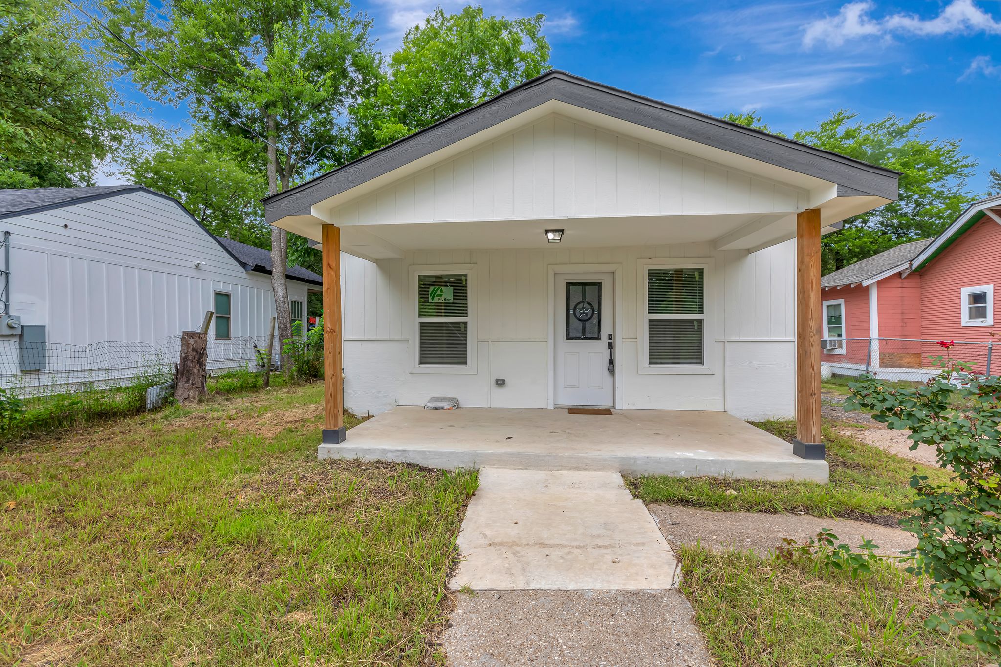 1216 Gibbons Street